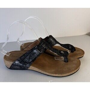 taos Lucy In Ebony Metallic Thong Low Wedge sandals 9-9.5 EU40